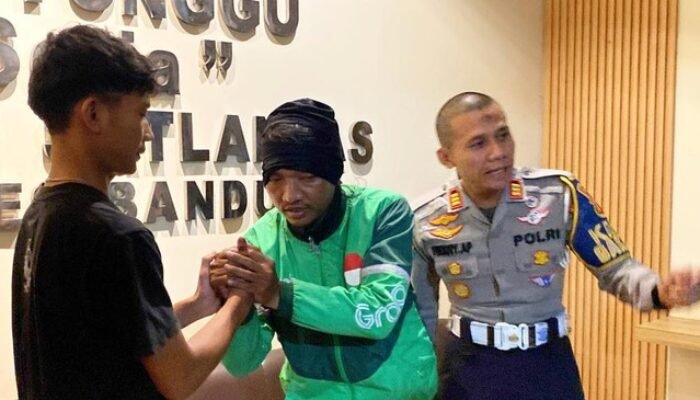 Teriakan “Tabrak Lari” Picu Kejar – kejaran hingga Kecelakaan Beruntun di Bandung, Berakhir Damai