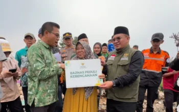 BAZNAS dan Bupati Bandung Salurkan Bantuan untuk Korban Kebakaran Maruyung
