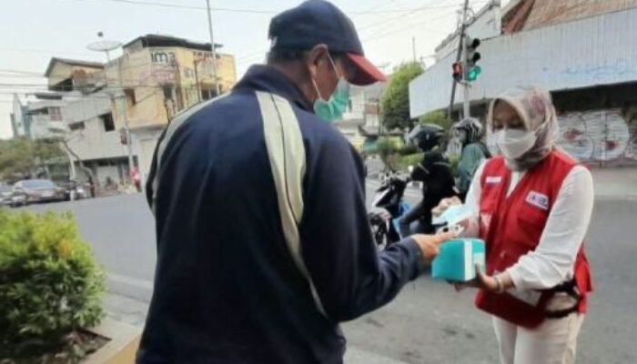 Hujan Abu Vulkanik Anak Krakatau, PMI Cianjur Bagikan 1.000 Masker