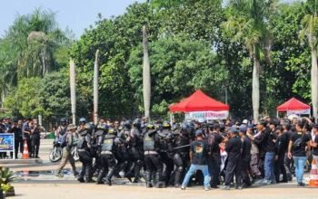 Polrestabes Bandung Uji Sispamkota, Simulasikan Penanganan Massa Anarkis