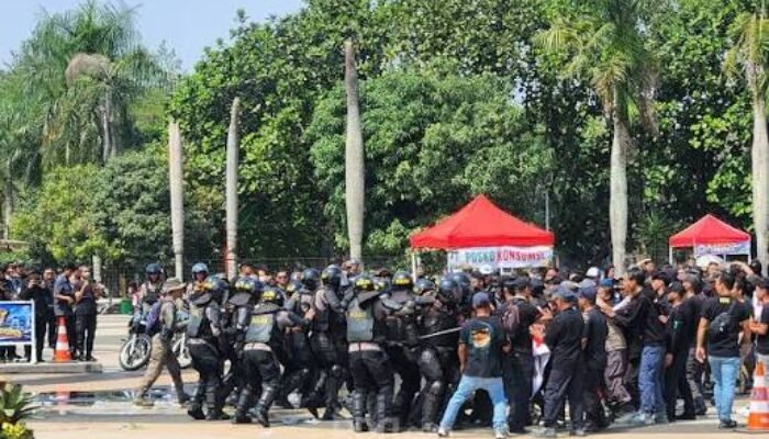 Polrestabes Bandung Uji Sispamkota, Simulasikan Penanganan Massa Anarkis