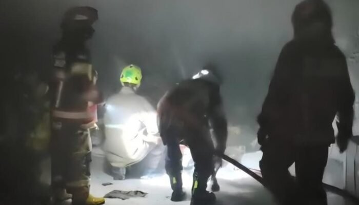 Toko Sepatu di Seberang Alun – alun Bogor Terbakar, Kerugian Capai Rp. 350 Juta