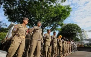 Satpol PP Bandung Perkuat Patroli, 19 Reklame Bando Ditertibkan