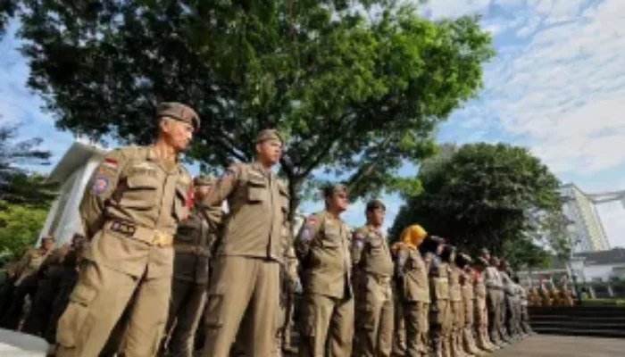 Satpol PP Bandung Perkuat Patroli, 19 Reklame Bando Ditertibkan