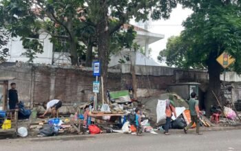 Pemkot Bandung Izinkan Pedagang Buku Cihapit Berjualan, Kios Permanen Diganti Lapak Bongkar Pasang