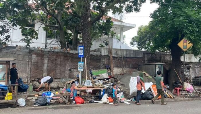 Pemkot Bandung Izinkan Pedagang Buku Cihapit Berjualan, Kios Permanen Diganti Lapak Bongkar Pasang