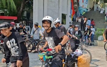 Tempuh 180 Kilometer dari Bandung, Massa “Mengayuh ke Istana” Geruduk Kemenhut