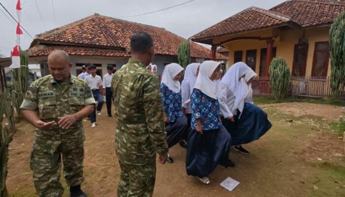 TMMD ke-130 Kodim 0622 Sukabumi Beri Penyuluhan Wawasan Kebangsaan kepada Pelajar