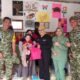 Tim Wasev TMMD ke-130 Kunjungi PAUD Mawar X di Ciemas, Berikan Bingkisan Kepada Murid