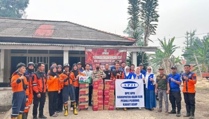 APJI Ogan Ilir Salurkan Bantuan Logistik untuk Pejuang Pemadaman Karhutla
