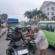 Di Tengah Kabut Asap, 1.200 Masker Gratis Dibagikan Untuk Warga Ambon