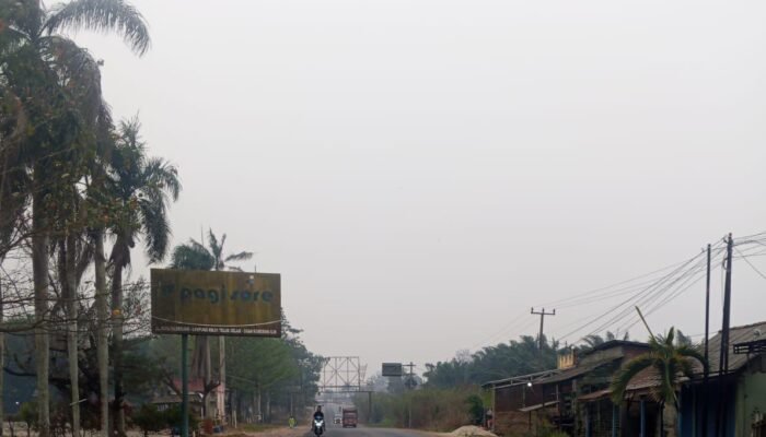 Kabut Asap Selimuti Jalintim OKI, Pengendara Diimbau Waspada