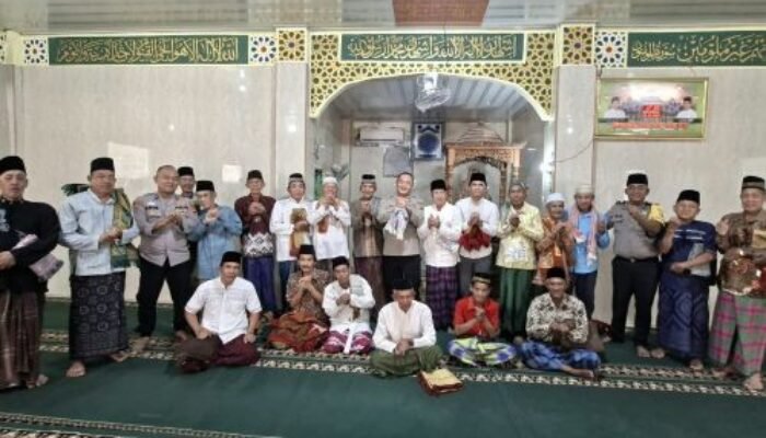 Polsek Tanjung Raja Gelar Pengamanan Masjid dan Jum’at Religi Sekaligus Kegiatan Mobil Senyum di Tanjung Raja