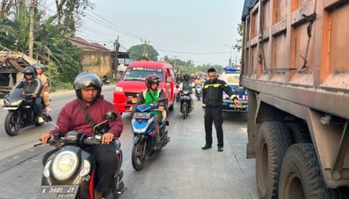 Tabrak Truk Tronton Parkir di Kragilan, Pemotor Tewas di Lokasi