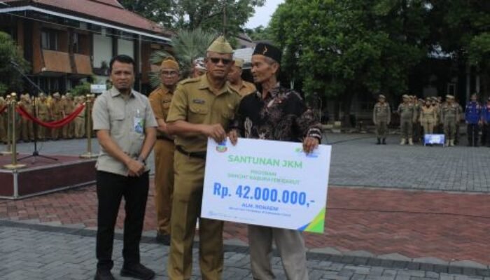 Pemkab Garut dan BPJS Ketenagakerjaan Salurkan Santunan Rp. 2,659 Miliar Kepada 82 Ahli Waris