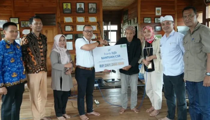 Pemprov Jabar Salurkan CSR Bank BJB untuk Kembangkan Kampung Adat Miduana