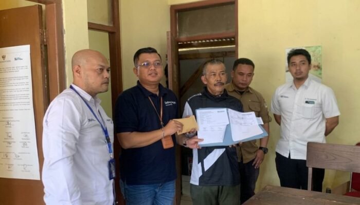 Perhutani KPH Bandung Selatan Serahkan Santunan Asuransi kepada Keluarga Penyadap Getah Pinus