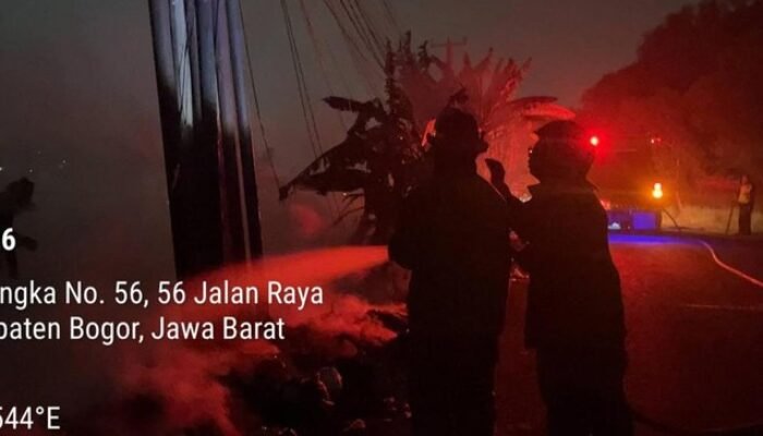 Pembakaran Sampah Diduga Picu Kebakaran Lahan di Gunung Putri Bogor