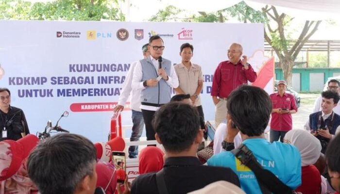 Wamendagri Bima Arya Tinjau Koperasi Merah Putih di Kabupaten Bandung, 107 Lokasi Mulai Beroperasi
